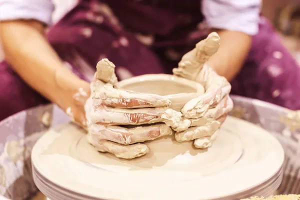 Pottery Workshop Female Ceramic Artist Molding Clay Pottery Wheel Creative — Stock Photo, Image