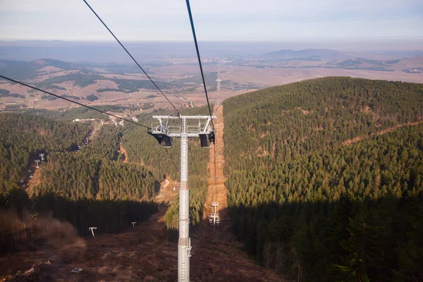 Seilbahn Über Malerische Naturlandschaft Bunte Felder Und Hügel Herbsttag Transport — Stockfoto