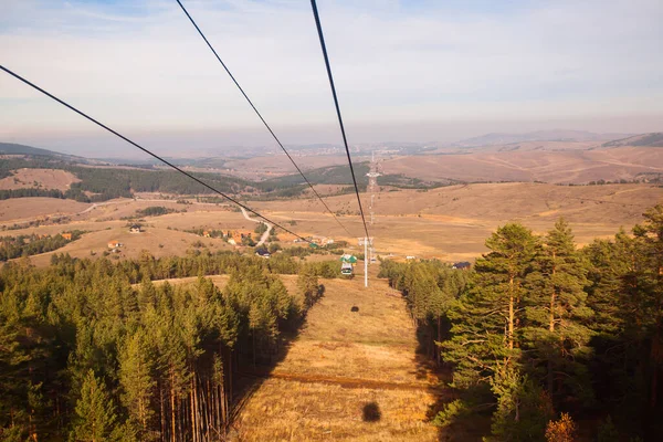 Seilbahn Über Malerische Naturlandschaft Bunte Felder Und Hügel Herbsttag Transport — Stockfoto