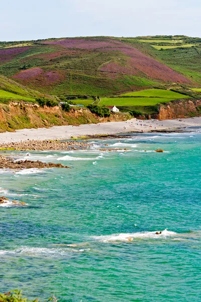 Bahía en la costa atlántica en Normandía, Francia — Foto de Stock