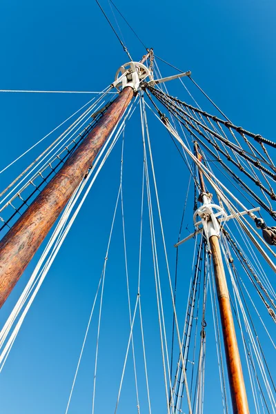 Old Schooner mast and Rope — Stock Photo, Image