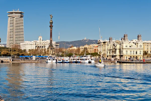 BARCELONA, ESPANHA - FEVEREIRO 10: Monumento a Colombo em 10 de fevereiro — Fotografia de Stock