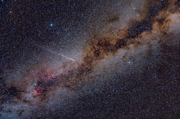 Perseid Meteor Crossing the Milky Way — Stock Photo, Image