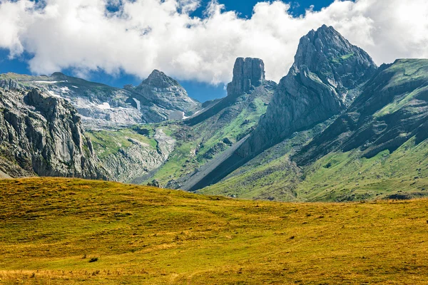 Pirineos franceses Gama de picos — Foto de Stock