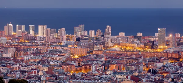 Vista aérea del distrito financiero de Barcelona en Blue Hour — Foto de Stock