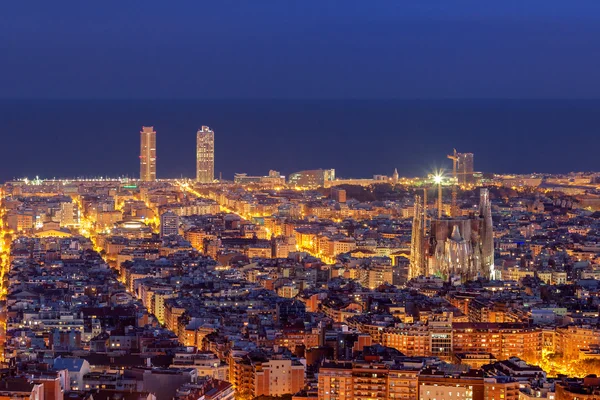 Πανόραμα της Βαρκελώνης στον ορίζοντα τη νύχτα Royalty Free Φωτογραφίες Αρχείου