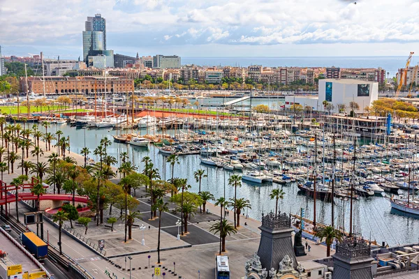 Barcelona, İspanya eski liman bölgesi havadan görünümü — Stok fotoğraf
