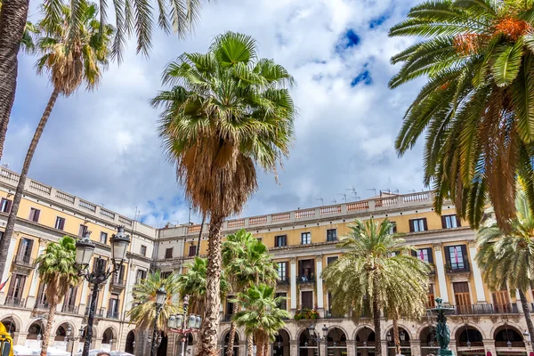 BARCELONA - MAY 2:  Placa Reial on May 2, 2014 in Barcelona, Cat — Stock Photo, Image