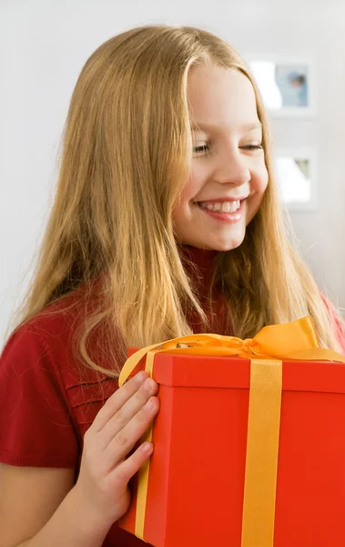 Menina loira jovem bonita - natal — Fotografia de Stock