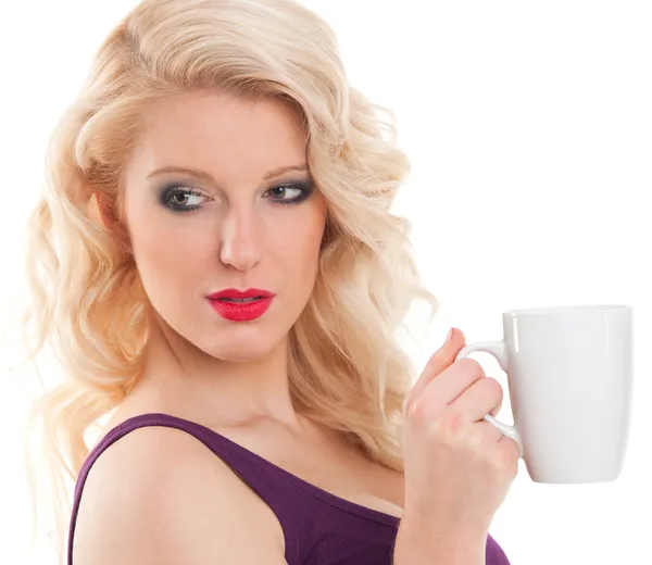 Pretty young woman in purple T-shirt is holding cup of coffee — Stock Photo, Image