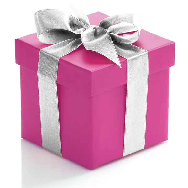 Caja de regalo rosa única con cinta de plata —  Fotos de Stock