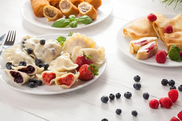 Dumplings Strawberries Blueberries Pancakes Raspberries Croquettes Cabbage Meat Table — Stockfoto