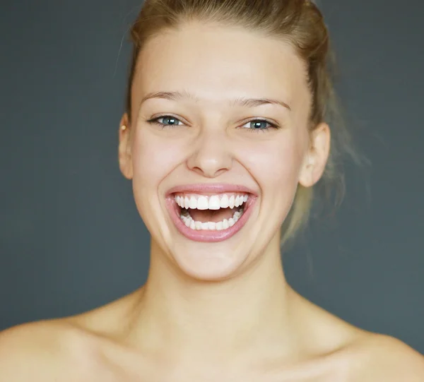 Lächelnde Frau — Stockfoto