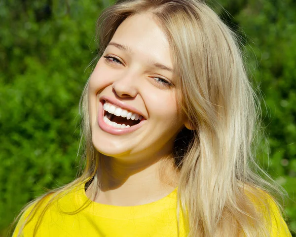 Mujer sonriente — Foto de Stock