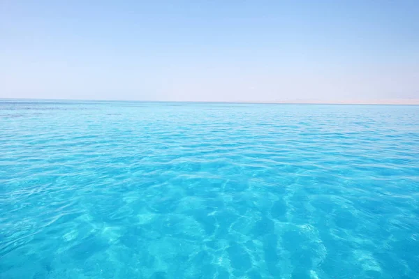 Mavi Gökyüzü Ile Güzel Deniz Manzarası — Stok fotoğraf