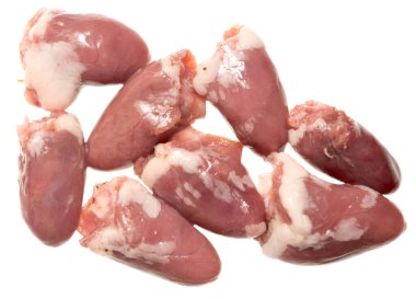 Beyaz arka planda izole edilmiş tavuk kalbi