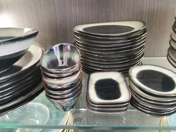 Стек Посуду Магазині — стокове фото