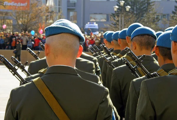 Paraşütçüler resmi geçit