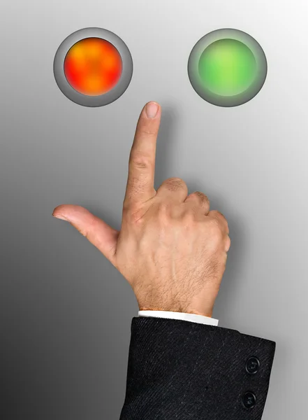 Escolhendo entre botões vermelhos e verdes — Fotografia de Stock