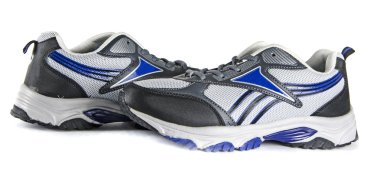 Beyaz arkaplanda izole edilmiş spor ayakkabılar