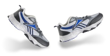 Beyaz arkaplanda izole edilmiş spor ayakkabılar