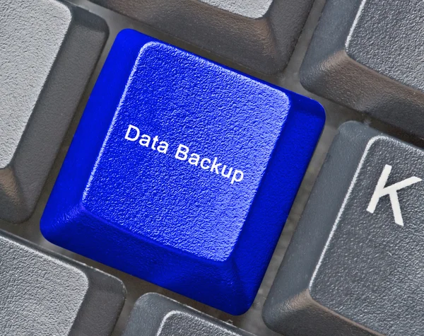 Tangentbord med viktiga data backup — Stockfoto