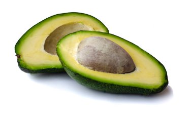 Avokadonun beyaz arkaplanda izole edilmiş hali