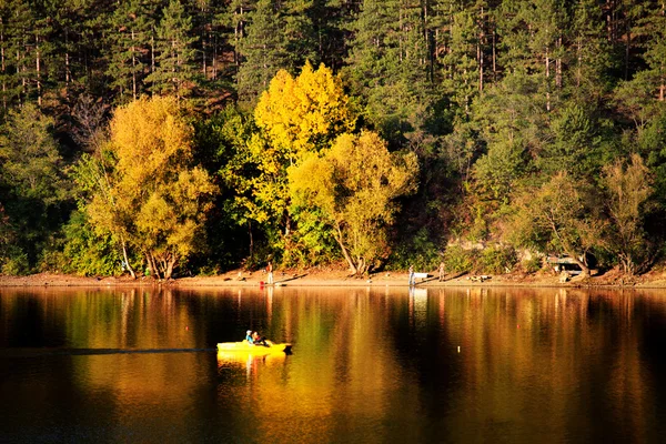 Herfst lake — Stockfoto