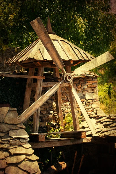 Vintage trä mill — Stockfoto
