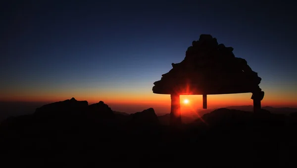 Sonnenaufgang im Berg — Stockfoto