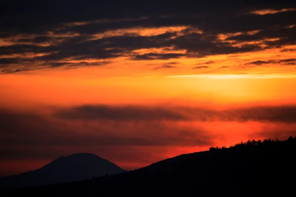 Punainen auringonlasku — kuvapankkivalokuva