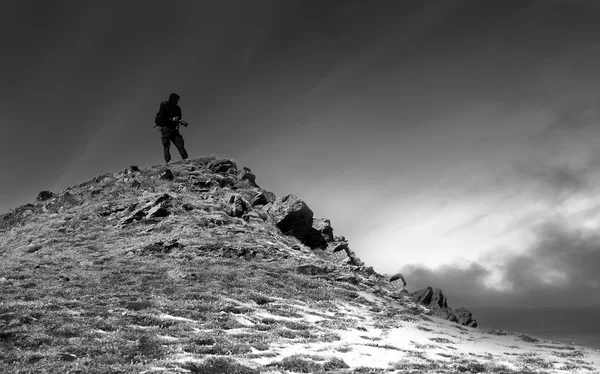 Kış dağ ve fotoğrafçı — Stok fotoğraf