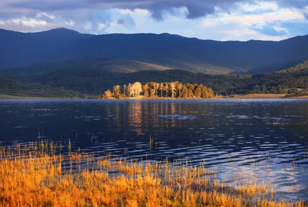 Sunset over the batak dam lake — Stock Photo, Image