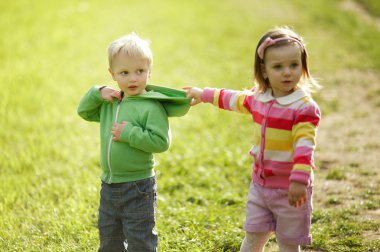 küçük kız çocuğun hood çeker