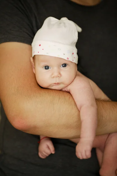 Happiness Baby on the fathers hands — Stock Photo, Image