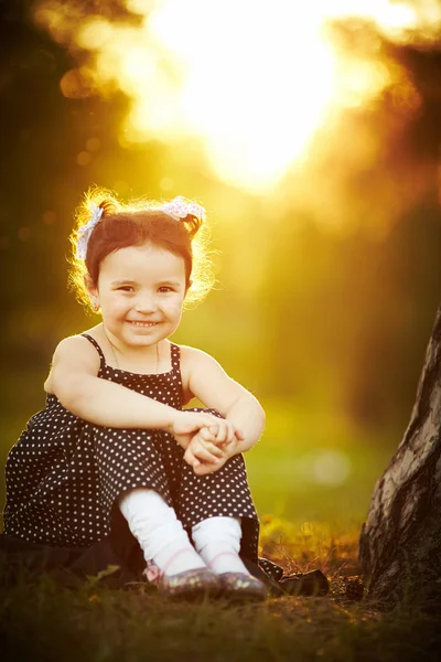 Pequena menina feliz verão — Fotografia de Stock