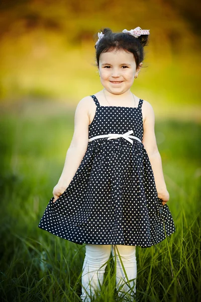Pequena menina feliz verão — Fotografia de Stock