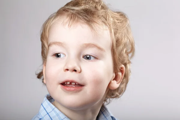 Retrato de niño pequeño — Foto de Stock