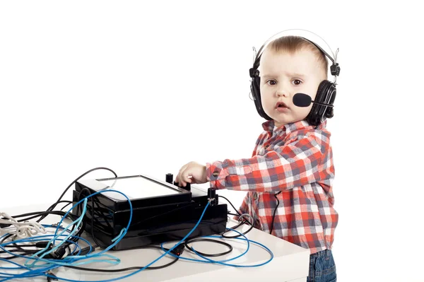 Malý chlapec se sluchátky — Stock fotografie