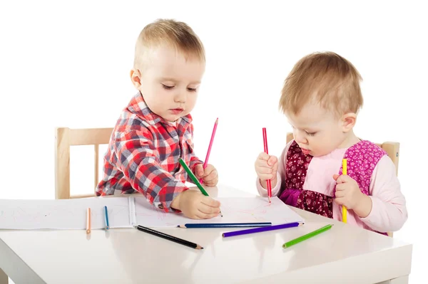 男の子と女の子を鉛筆で描く ストック画像