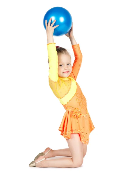 Menina bonita ginasta com uma bola — Fotografia de Stock