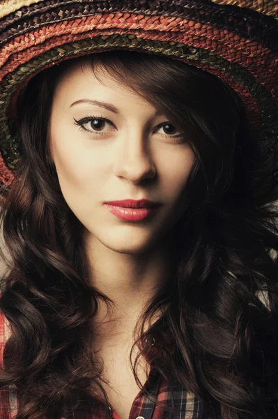 Bella ragazza ritratto con cappello — Foto Stock