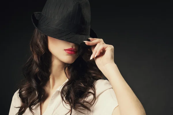 Beautiful brunette girl with classic hat — Stock Photo, Image