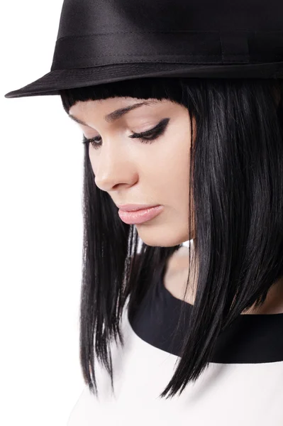 Bella bruna bortrait con cappello nero — Foto Stock