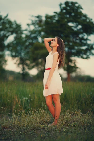 Young beautiful girl portrait — Stock Photo, Image