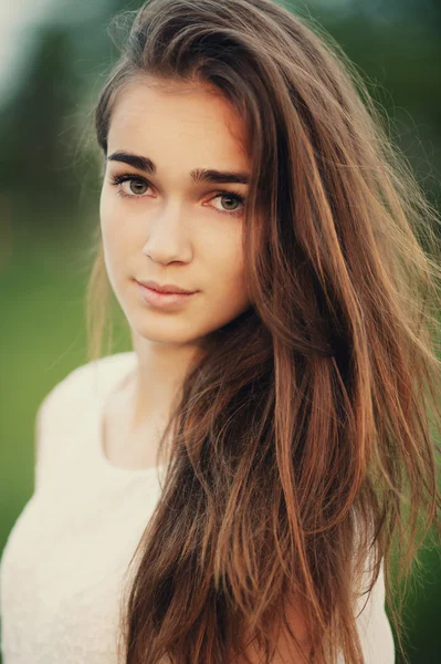 Krásná mladá dívka portrét — Stock fotografie