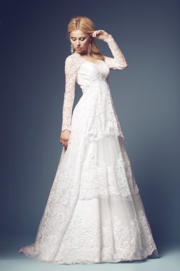 Gelinlik içinde güzel gelin