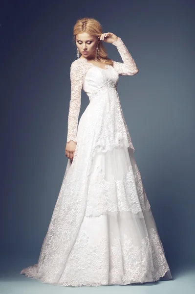 Gelinlik içinde güzel gelin