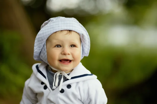 Pequeno menino feliz retrato — Fotografia de Stock