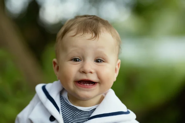 Pequeno menino feliz retrato — Fotografia de Stock